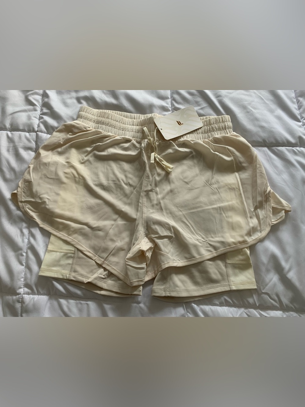 New Fabletics Sloane Run Shorts Size Medium